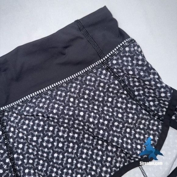 1047 lululemon Run: Speed Short - Size 4 - Black/White Dottie Eyelet Pattern - Picture 4 of 15